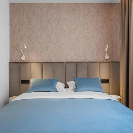 Luxury Apartment & Rooms 