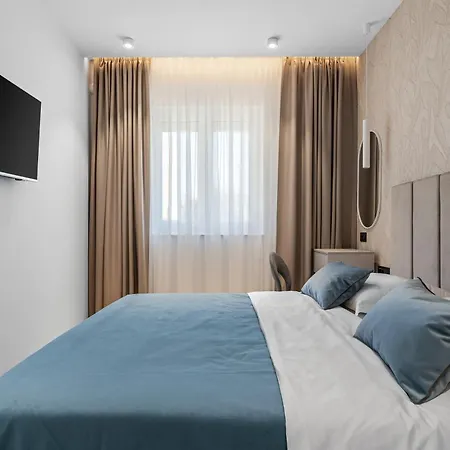 Luxury Apartment & Rooms 