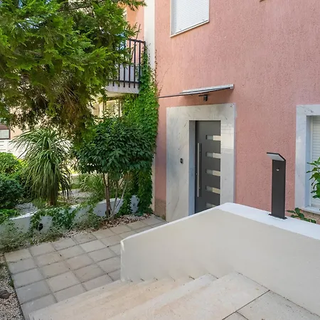 Luxury Apartment & Rooms 