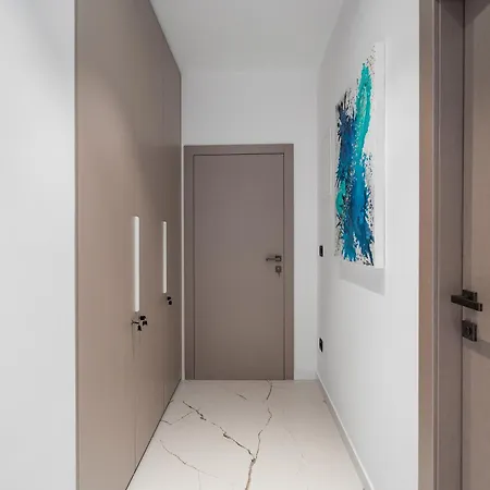 Luxury Apartment & Rooms 
